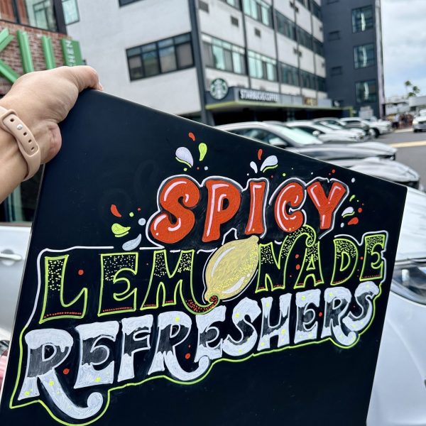 Chalk sign for Starbucks Kakaako